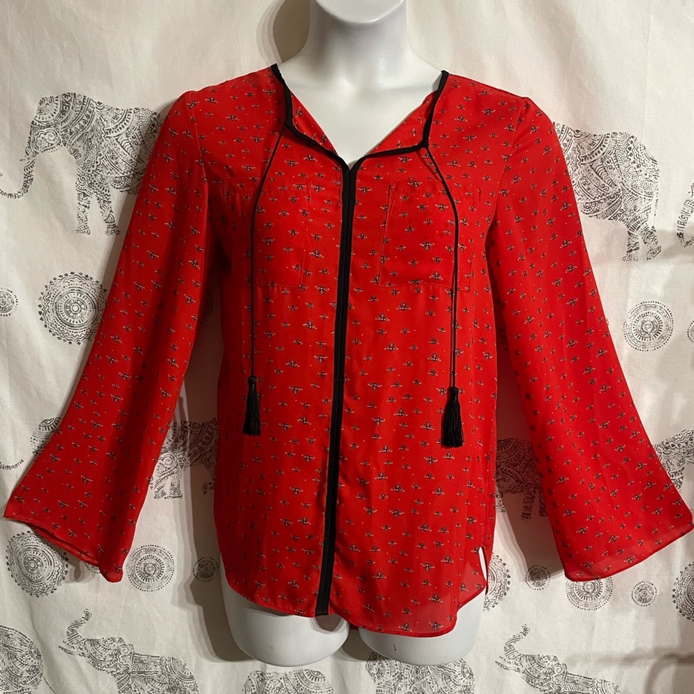 Women’s Medium Lily Edelman red loose fit bee print blouse good condition
